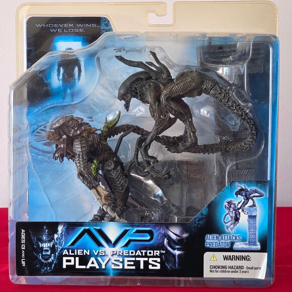 2005 ALIEN VS PREDATOR ACTION FIGURES, COMPLETE SET, MINT IN THE BOX!!! - Picture 3 of 10